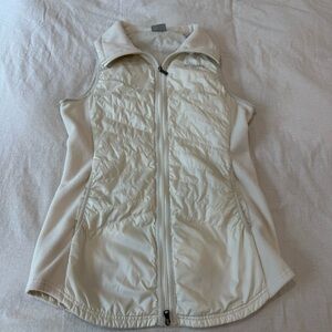 Columbia Women's Cream Quilted Mix It Around Lightweight Vest M